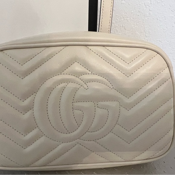 The small GG Marmont chain shoulder bag 100% Authentic - Picture 6 of 14